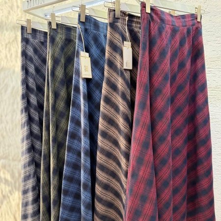 اسود - رمادي