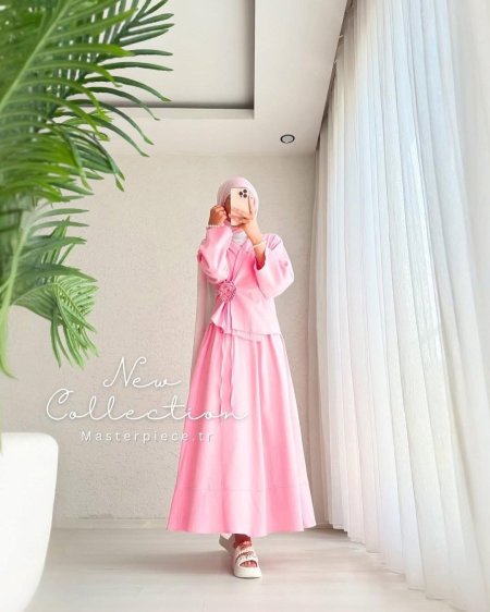 طقم تنورة مع وردة